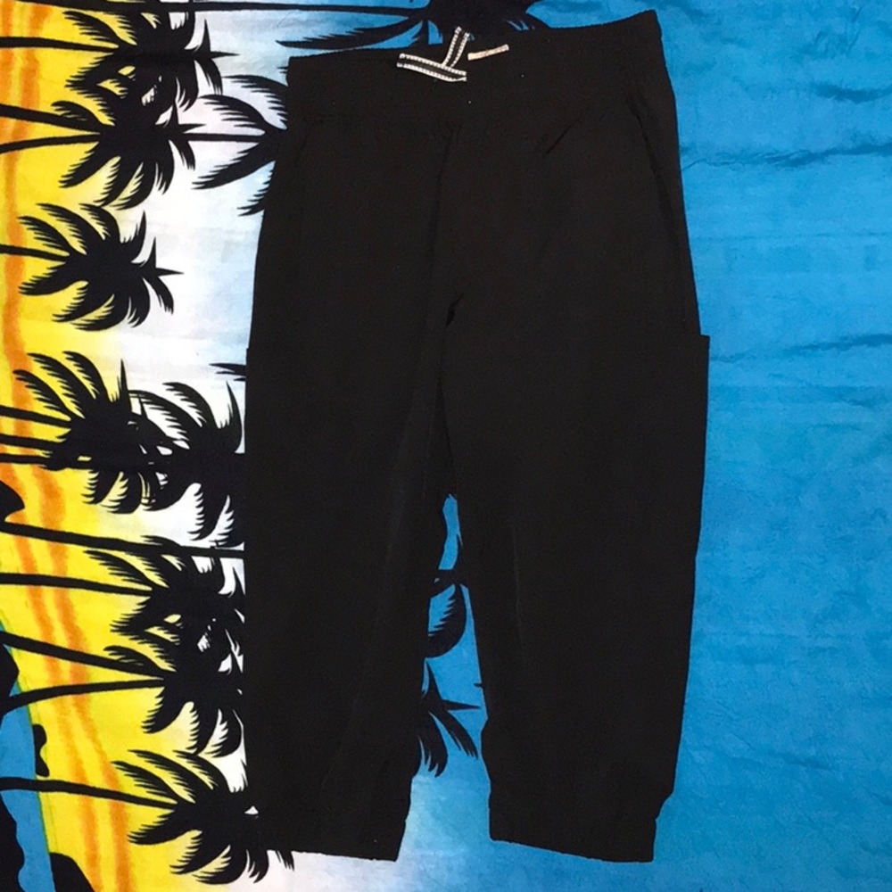 Black Boston Trader Capri Pants